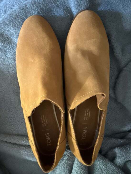 TOMS Shoes - Toms suede camel color flat